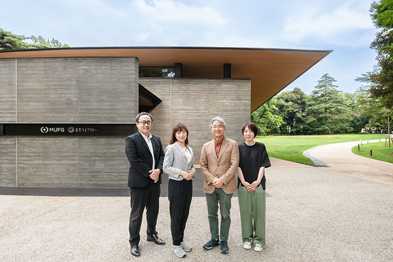 （左から）森川さん、松井さん、礒井さん、藤井さん（写真撮影／田村写真店）